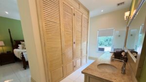 villa-noble-closet