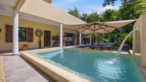 casa-om-landmark-pool
